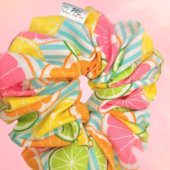 Handmade oversized scrunchie made by me for my boutique - Picture 1 of 2